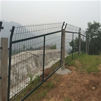 道路防攀爬栅栏厂家 铁路安全防护栅栏网 铁路护栏网