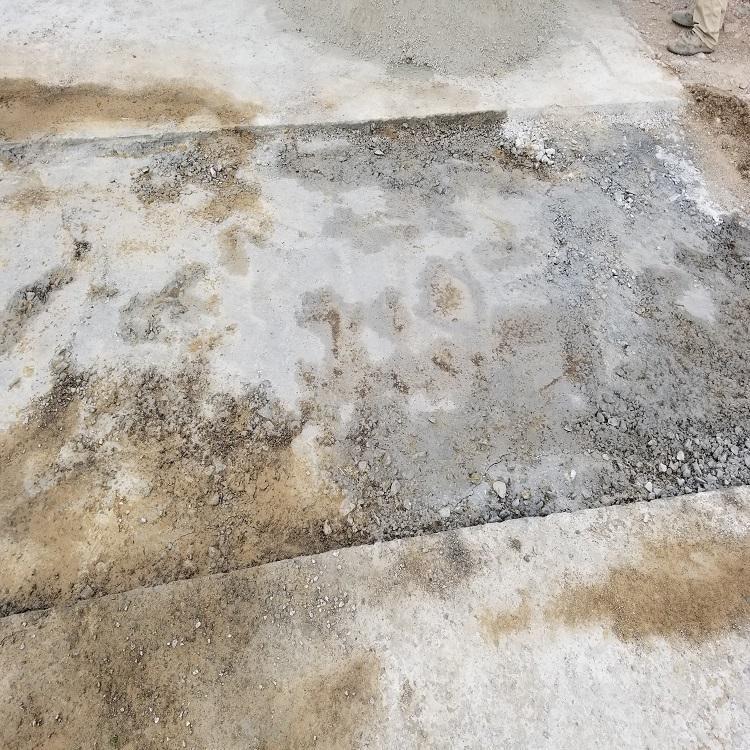 路面坑洼不平 混凝土地面修补料 自流平 流态大 物美价廉