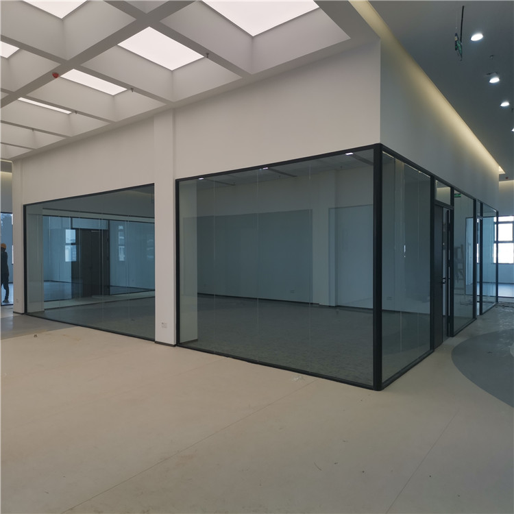 青岛玻璃隔断简约隔断密拼工艺办公隔断