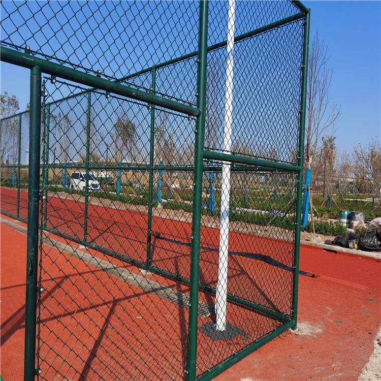 青岛可定制篮球场防护围栏体育场勾花围网学校球场围栏