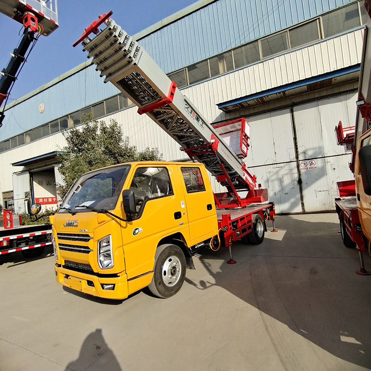 30米云梯车高空运料云梯车蓝牌高空云梯车价格实惠