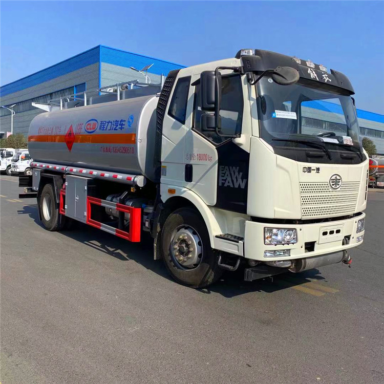 解放单桥油罐车 满载14吨柴油或12吨汽油 厂家直销 价格优惠