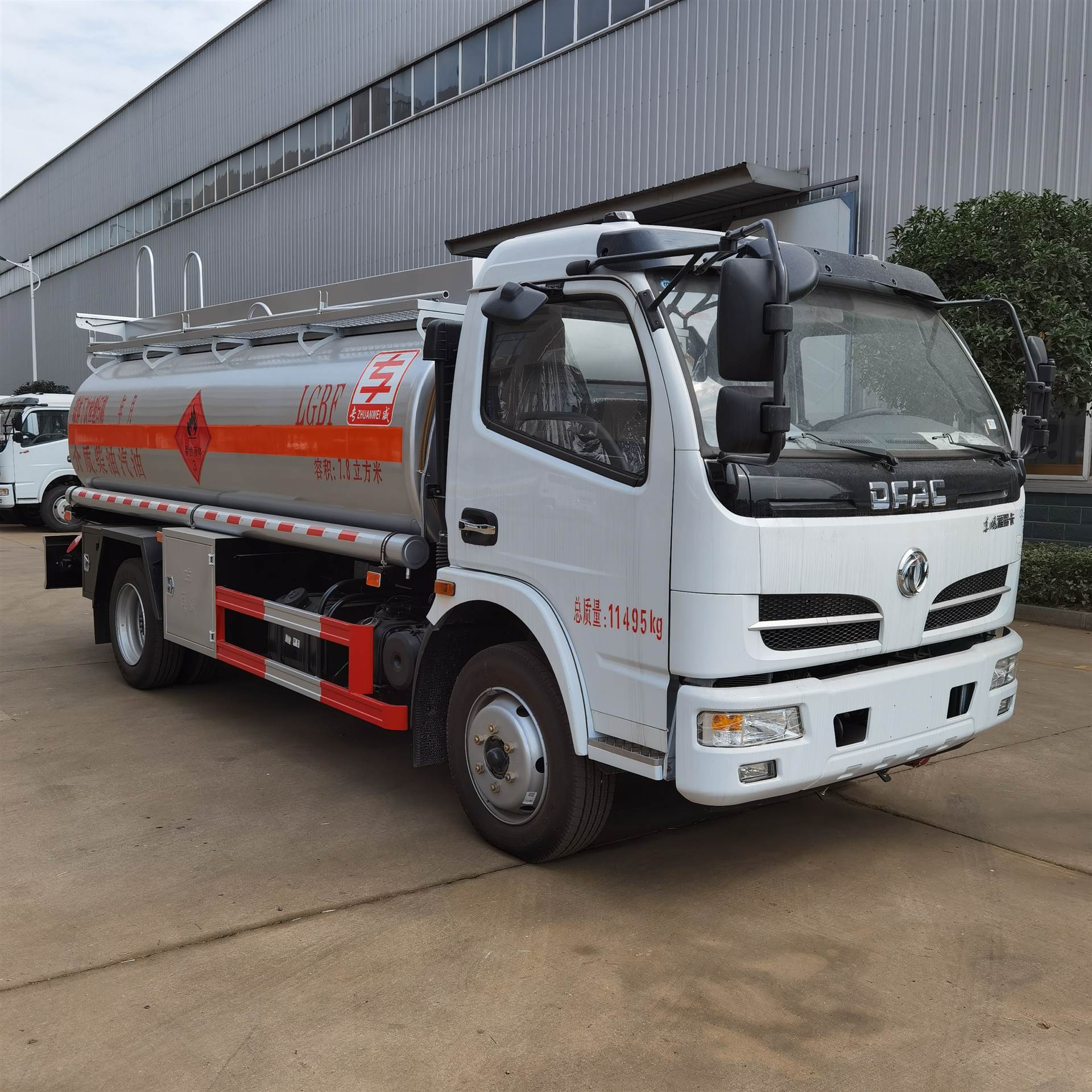 解放5吨小型油罐车运油车生产厂家报价成都