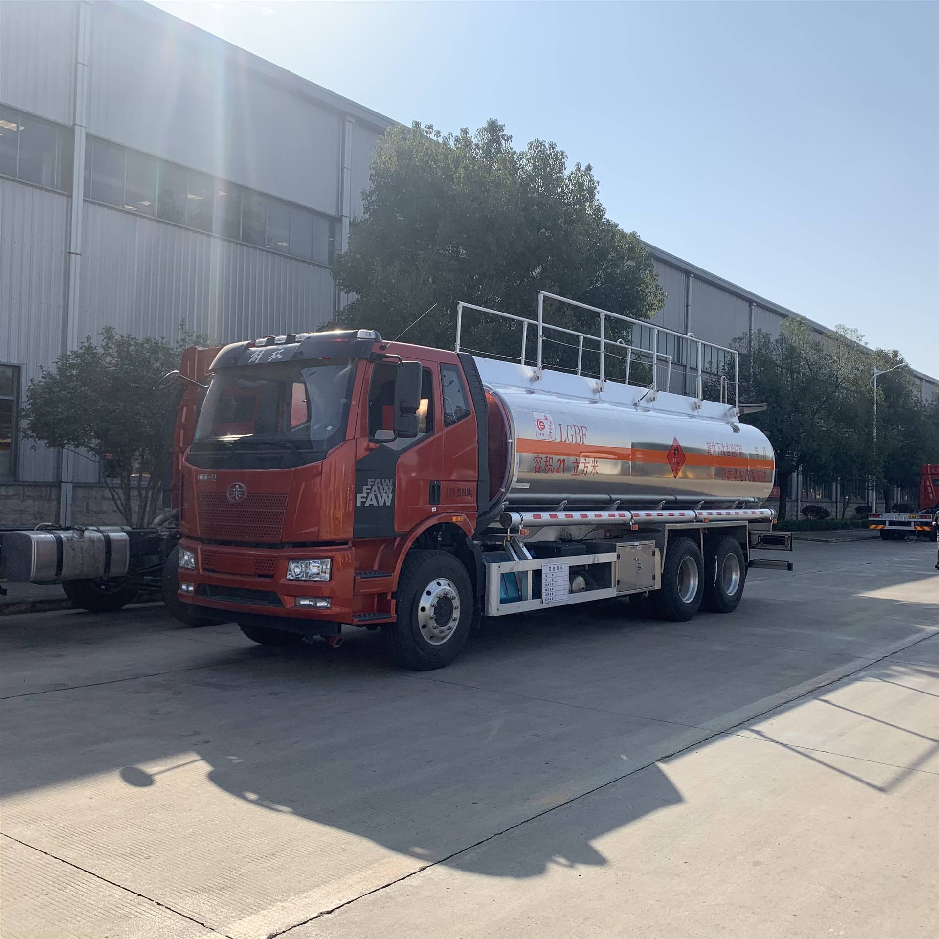 郑州解放j620吨油罐车