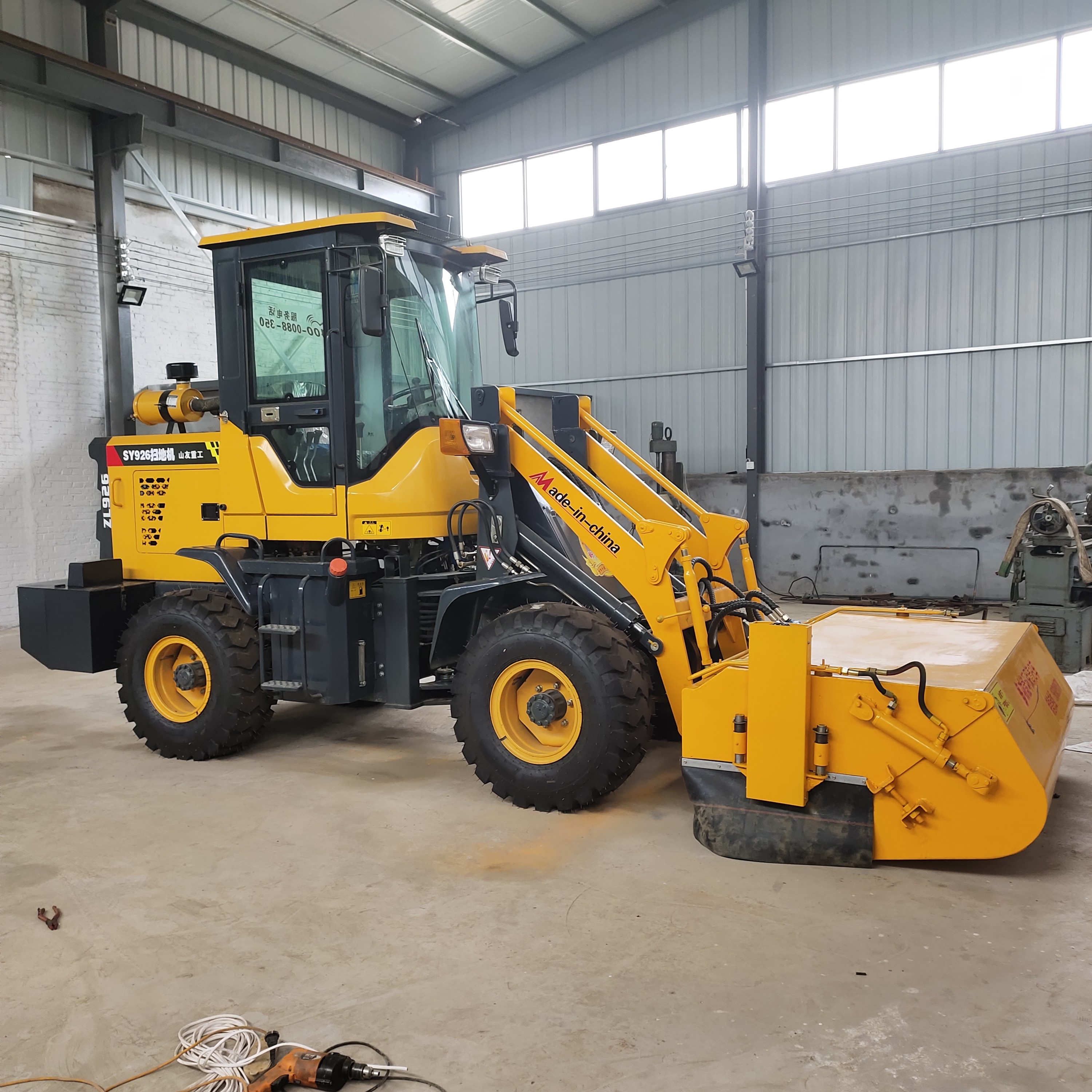 轮胎式电动铲雪车加工定做