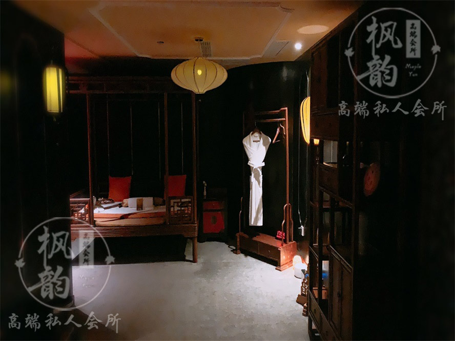 昨晚去了一次深圳美女多的休闲养生会所体验,花样真多,让我欲罢不能