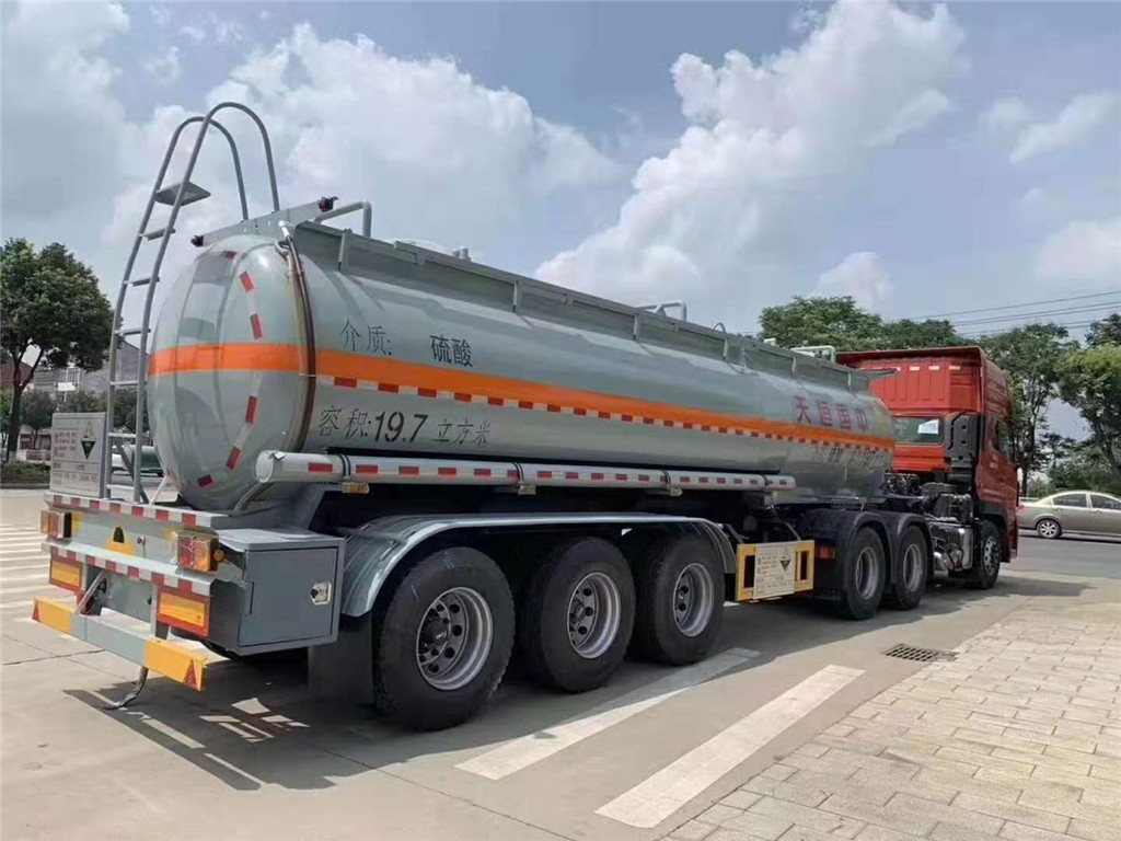 7方硫酸槽罐车 中国恒天32吨槽罐车