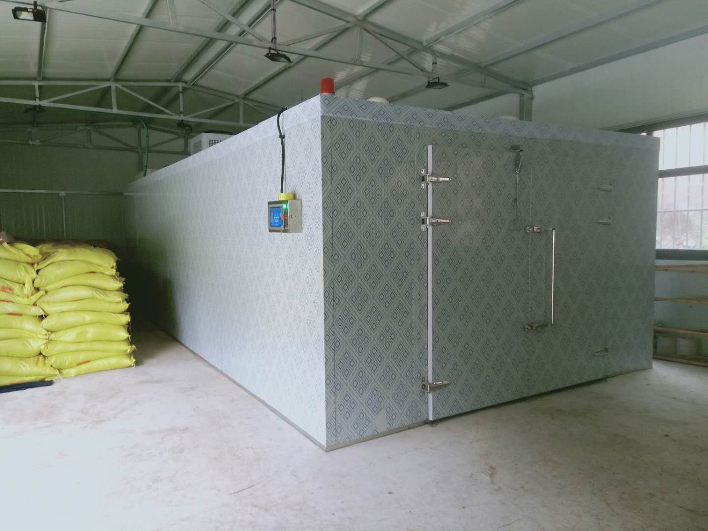 胜利油田鸿胜石油工程获得油田野外作业用野营房专利防止野营房通风时尘土进入