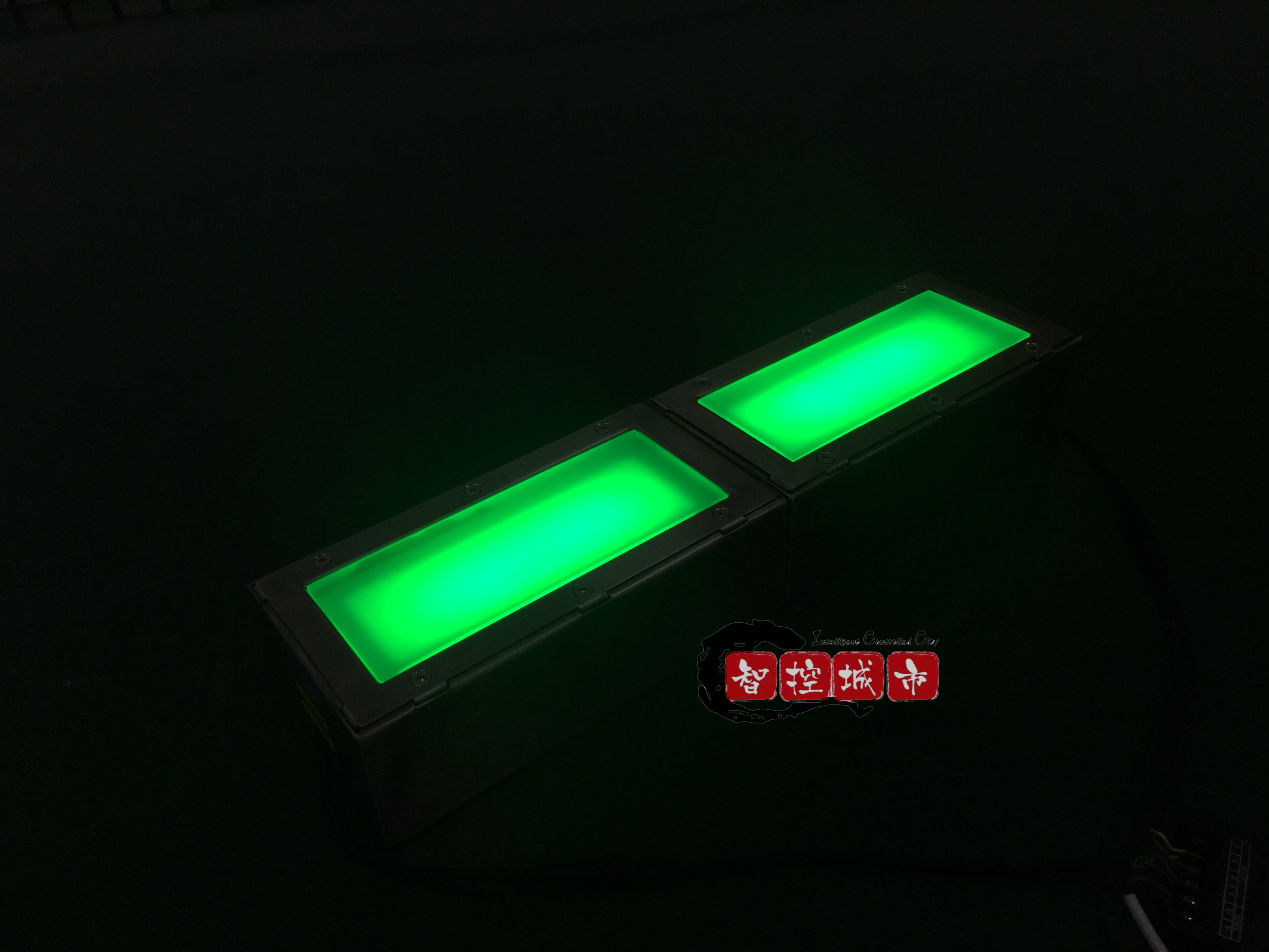 红绿灯路口发光斑马线智能城市交通 智控城市