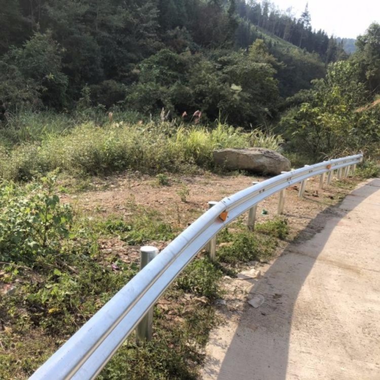 广西星慧明sb级护栏现货 单面波形护栏 乡村公路600镀锌波形护栏