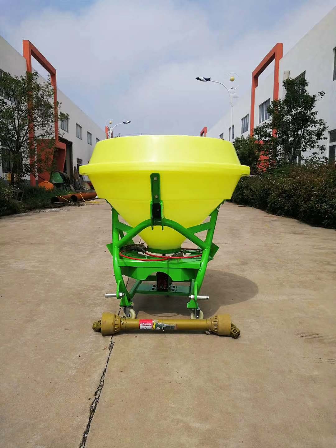 塑料摆臂式撒肥抛肥机