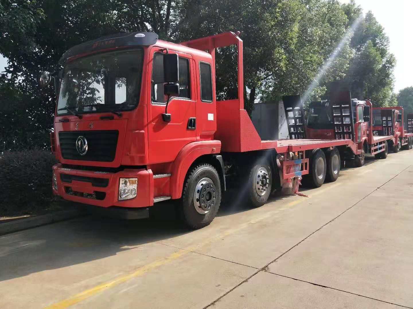 新疆阿勒泰地区拉150挖机平板运输车生产厂家