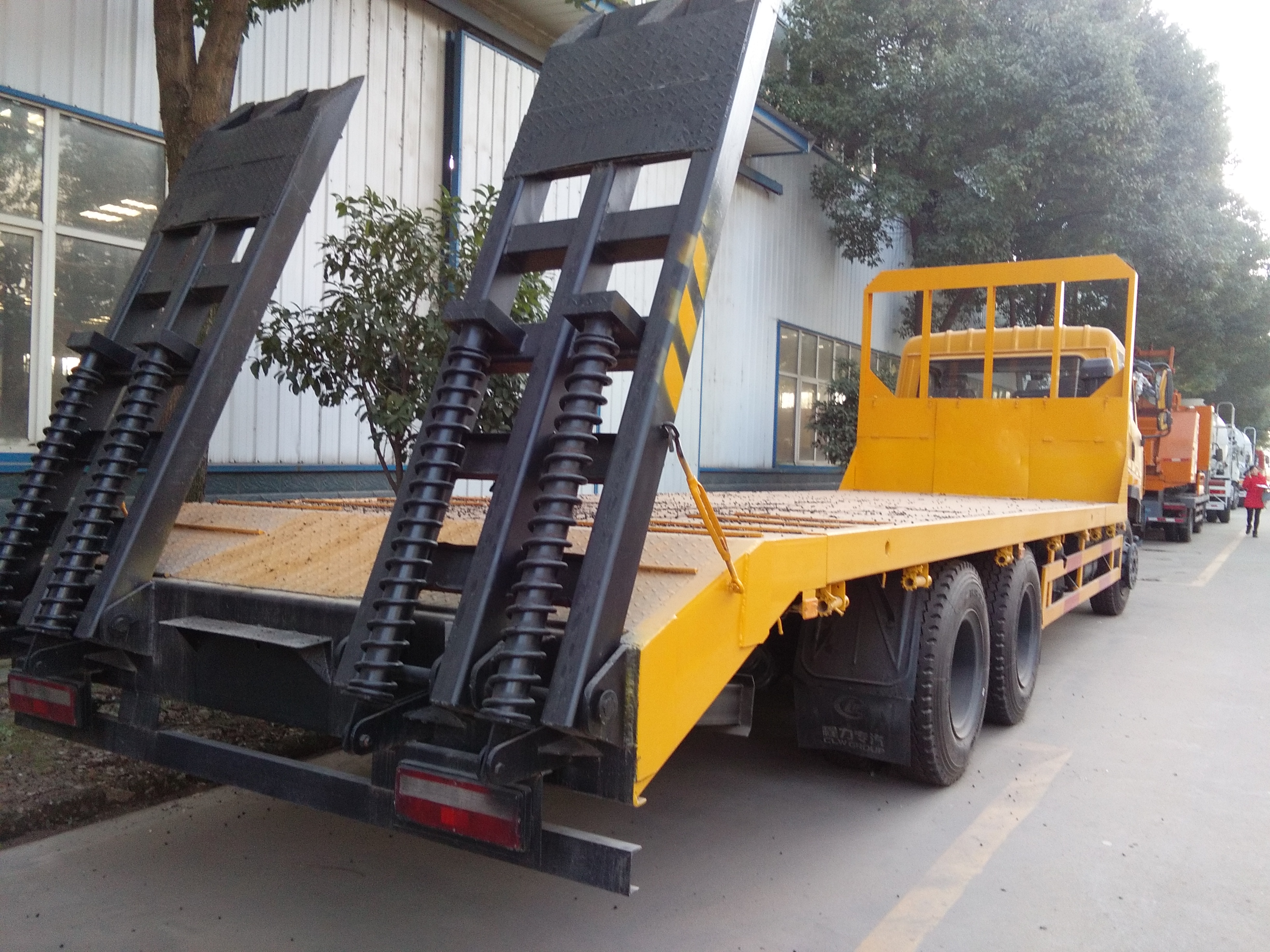 广西玉林市拉150挖机平板运输车生产厂家