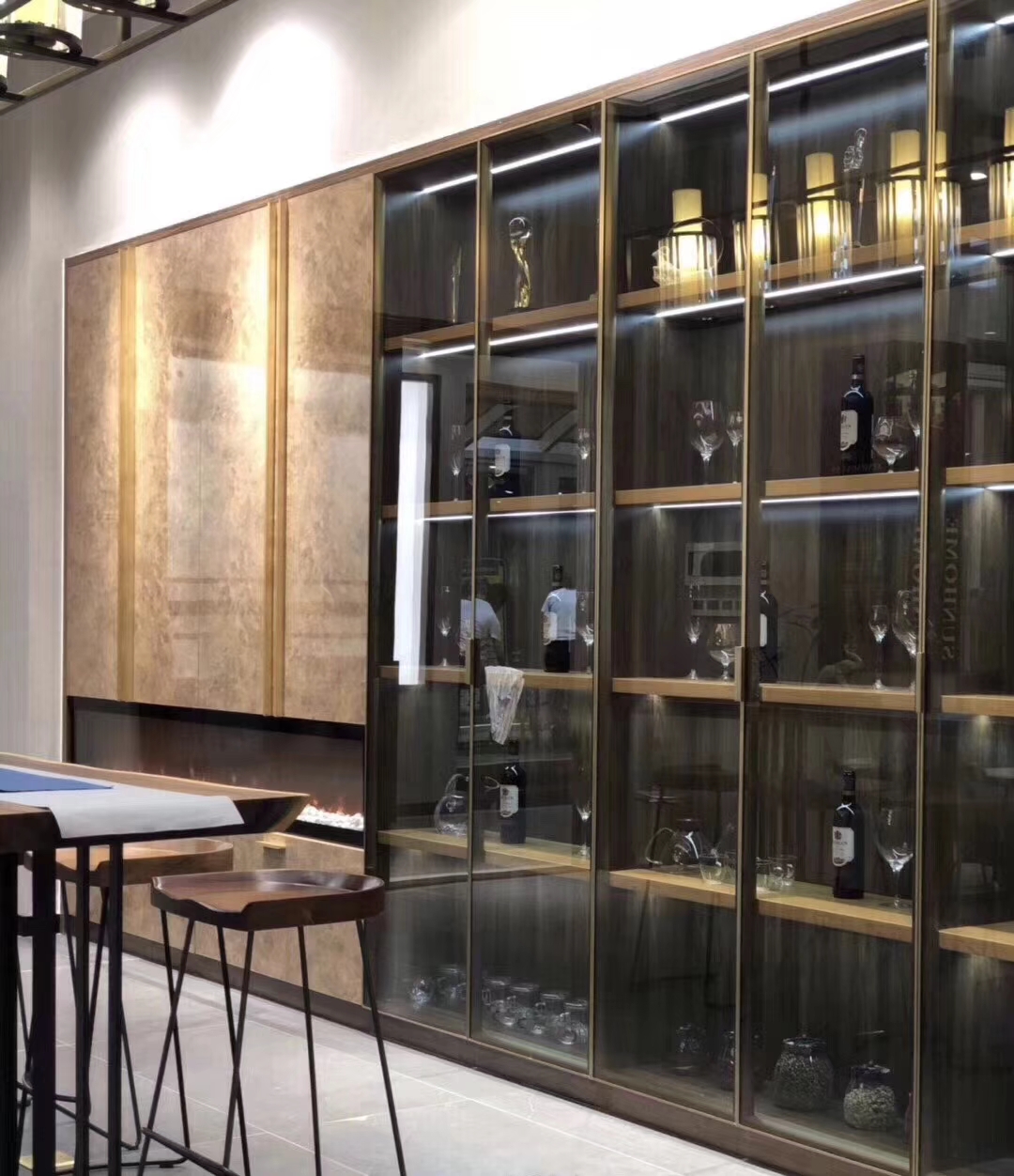 透明玻璃门展示柜储物柜定制现代