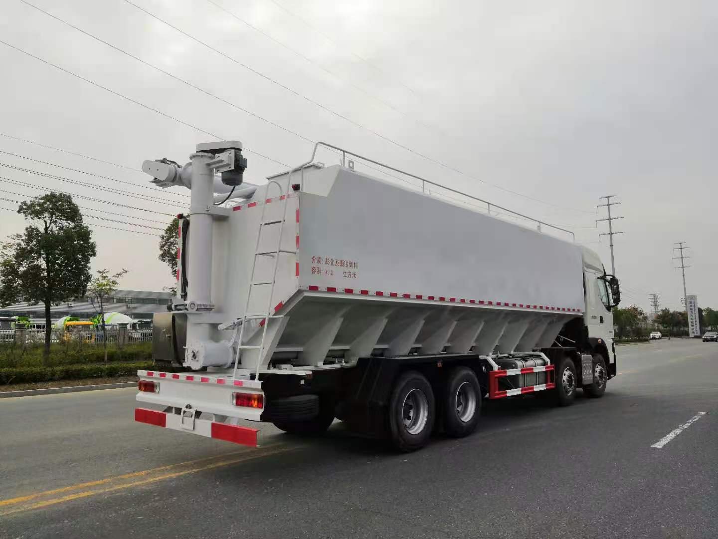 柳汽多功能饲料运输车 国六20吨散装饲料车  饲料罐车厂家直销