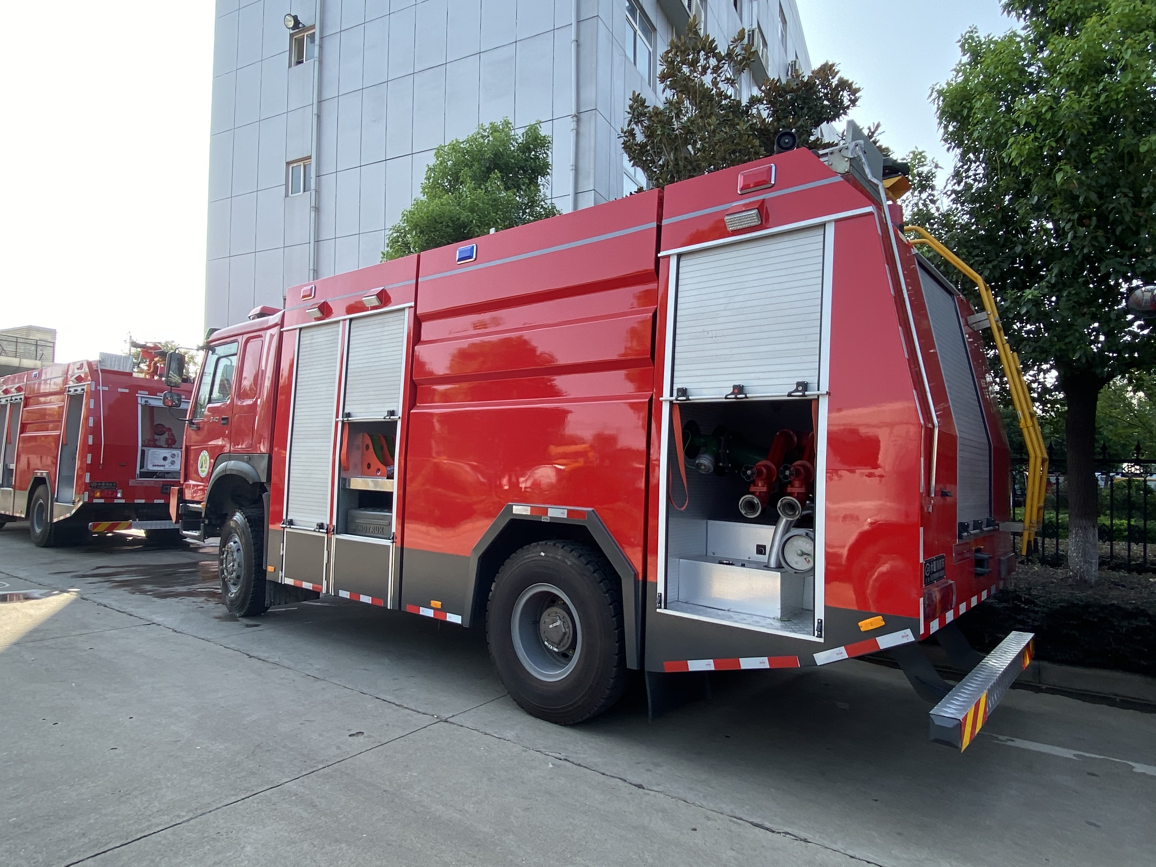 日照2噸水罐消防車