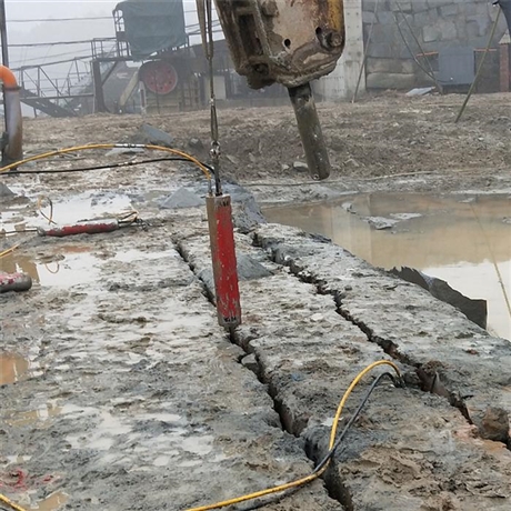 风镐打不动的硬石头用劈裂棒 矿山开采岩石不能放炮用机器代替