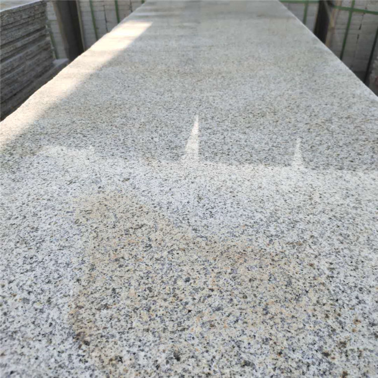 厂家销售黄锈石光面板材铺地花岗岩光面图片