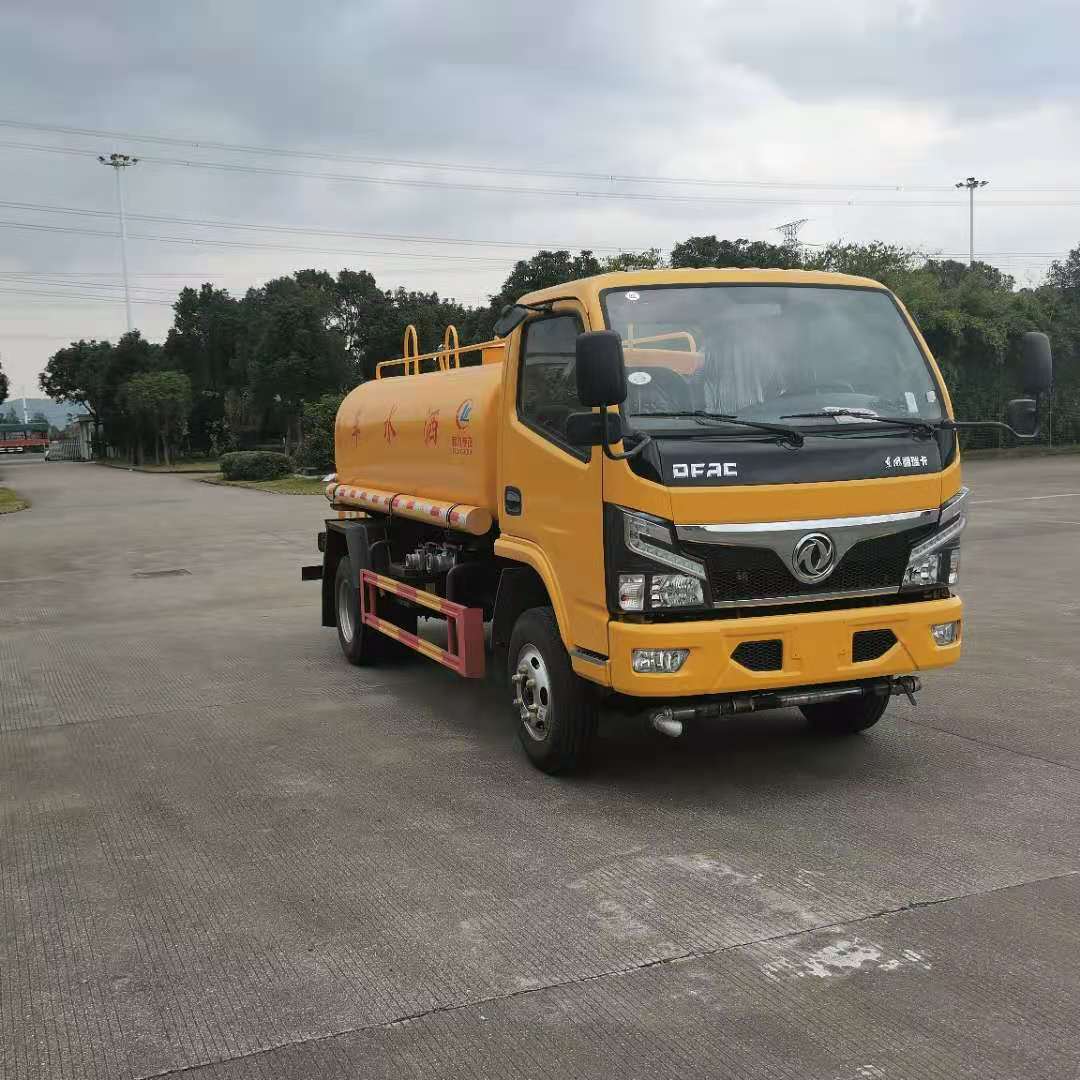 东风多利卡国六5吨工程黄洒水车