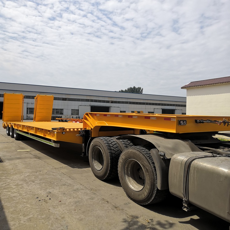 两轴轮胎外露式低平板半挂车 价格承载面离地高度