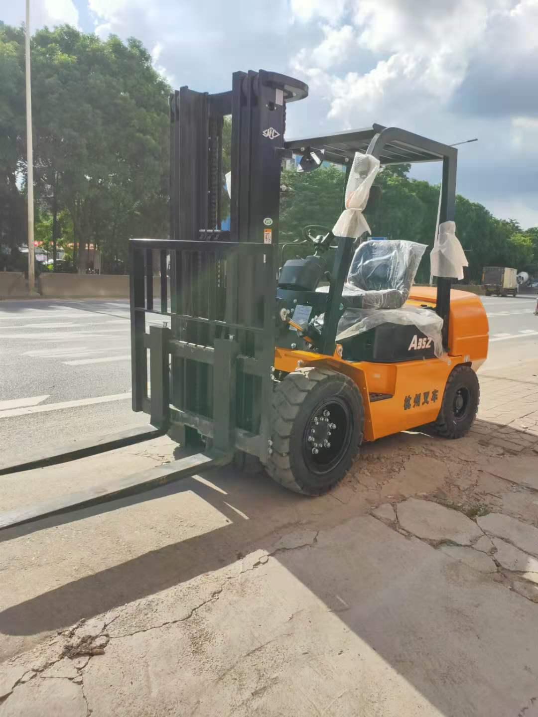 合力伸缩臂式新叉车价格