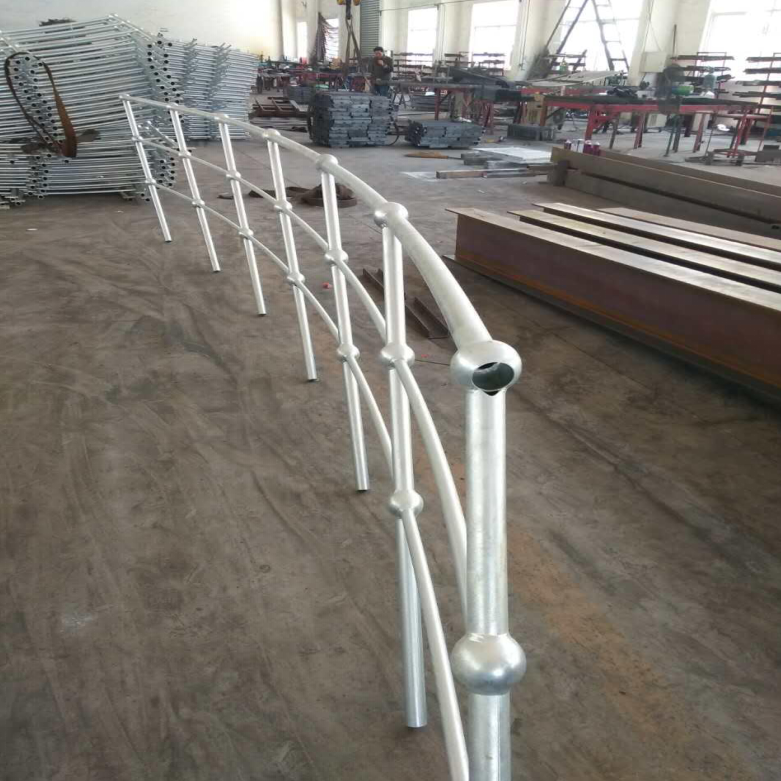 热镀锌球形立柱围栏定做 焊接球形柱厂家 宁达钢格栅球形扶手栏杆