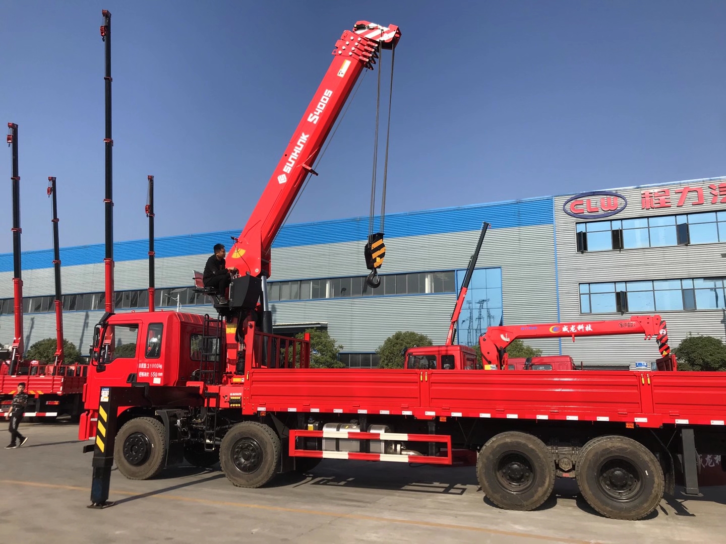 东风锦程前四后八宏昌天马16吨5节臂直臂吊机随车吊