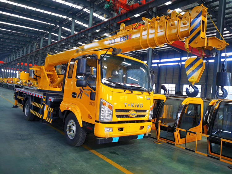 通达吊车飞工国六唐骏小八吨