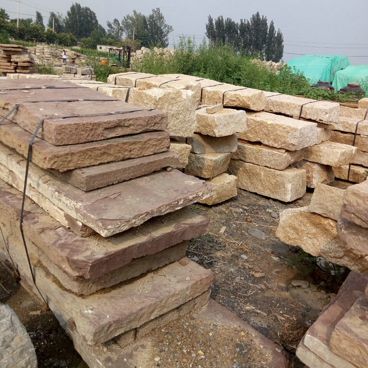 旧石板砌墙青石板盖房老石板铺路