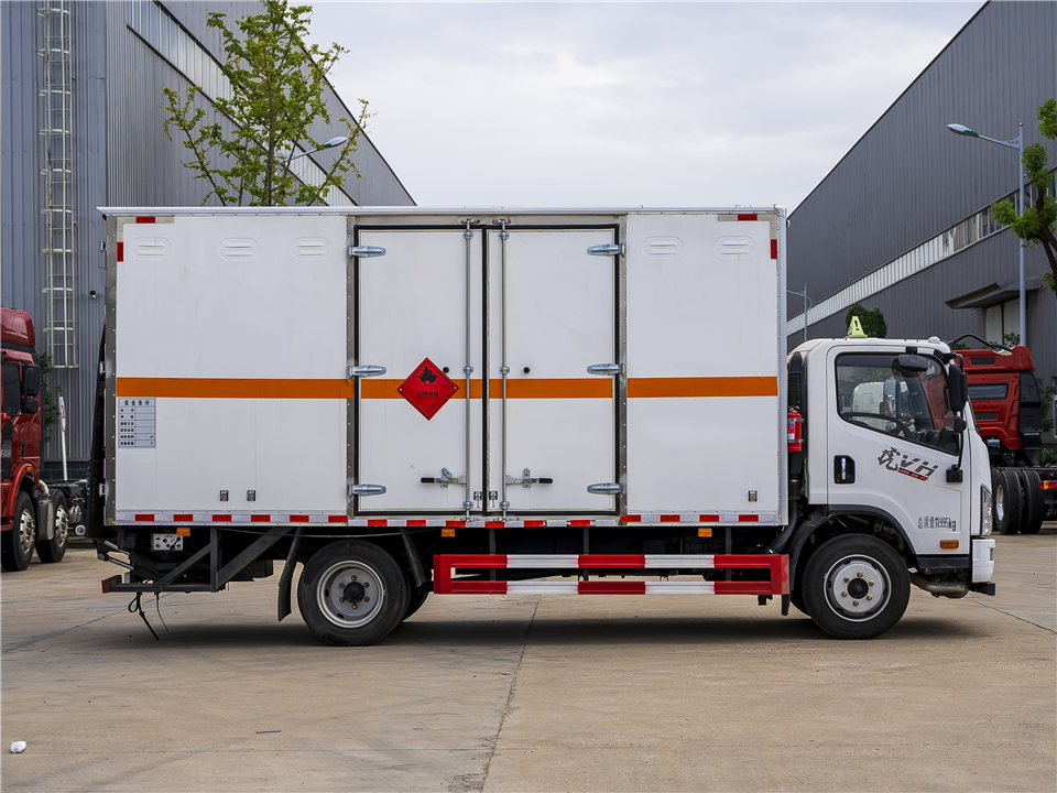 易燃固体运输车 运输磷化钠等四类危险品,国六易燃固体运输车 运输氢