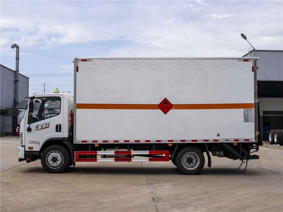 易燃固体运输车 运输磷化钠等四类危险品,国六易燃固体运输车 运输氢