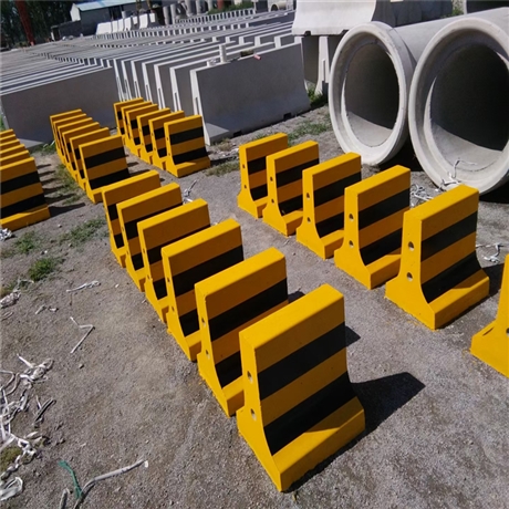 混凝土城市护栏防撞墩 水泥防撞墩 规格齐全 聚宏水泥制品