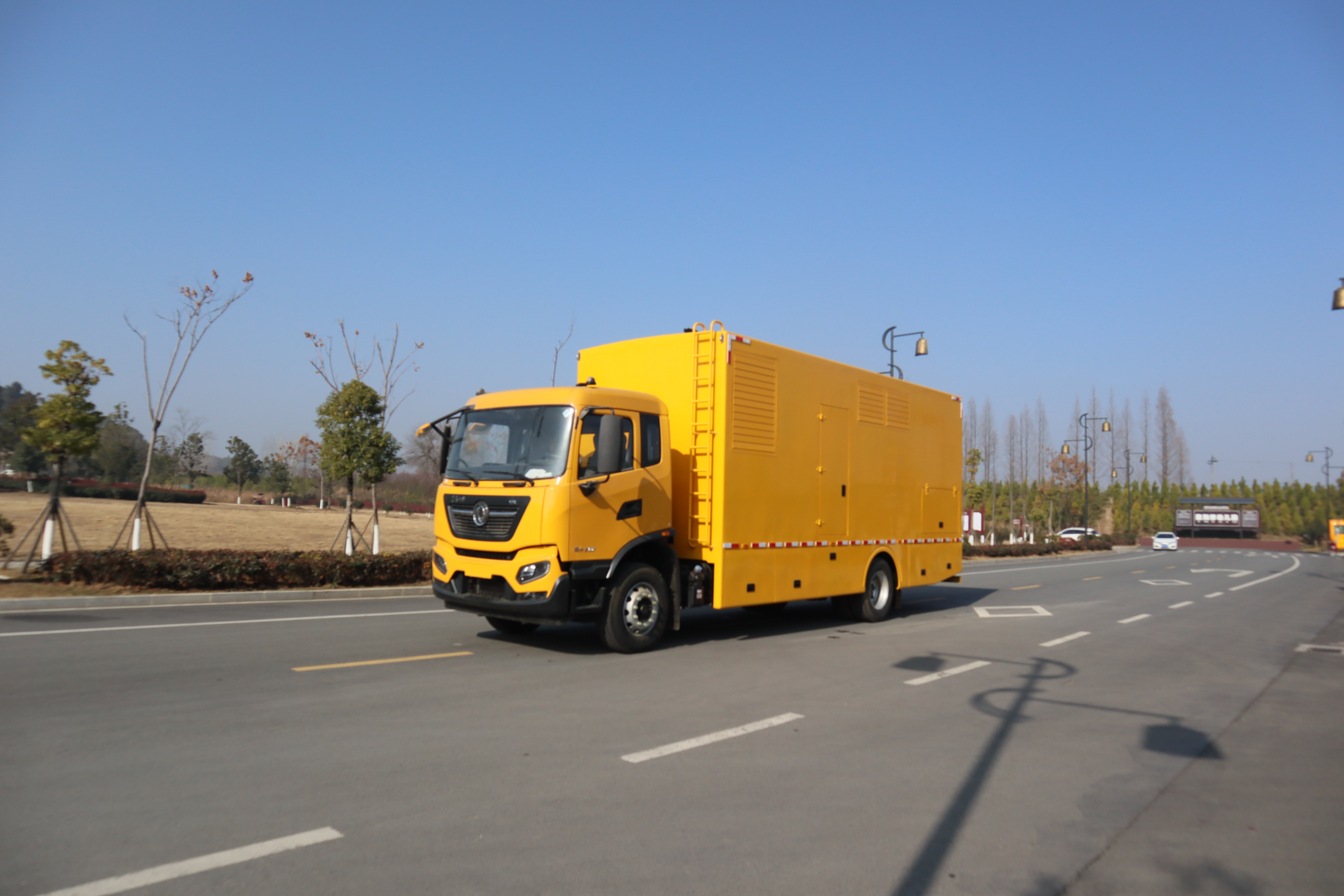 200kw一体式移动发电车