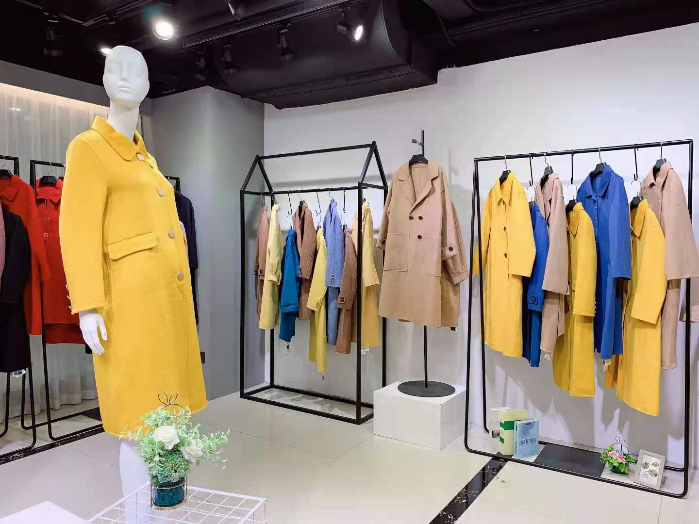 广州华景国际品牌折扣女装2020秋季韩版小个子英伦风大歌曼丽
