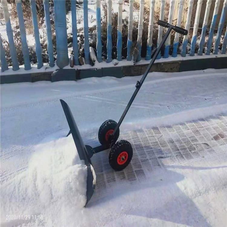 东北手推式铲雪机轮式铲雪机塑钢推雪铲现货直销