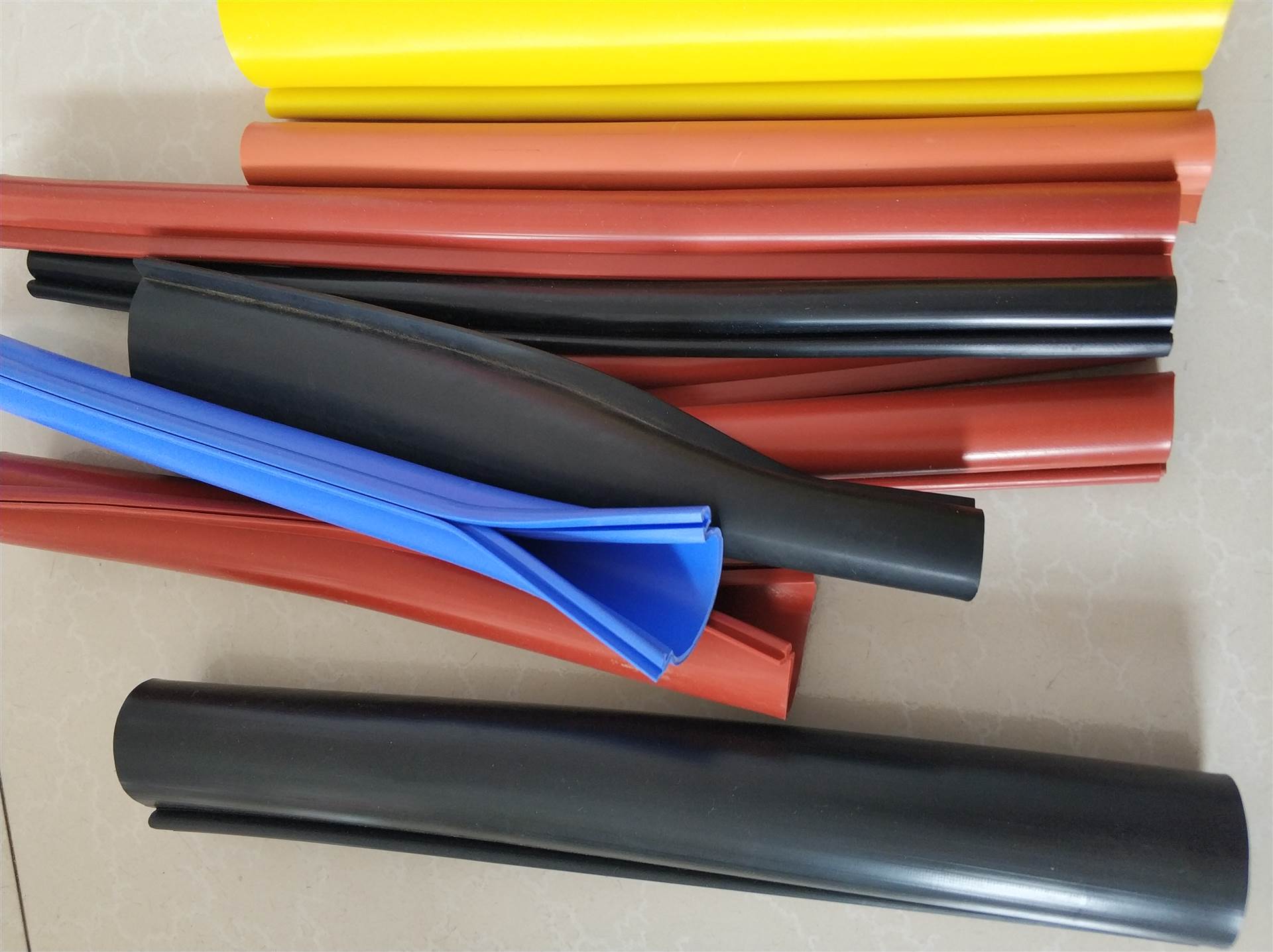 卡扣式绝缘套管耐高压35千伏电线电缆保护套10kv架空裸导线防护厂