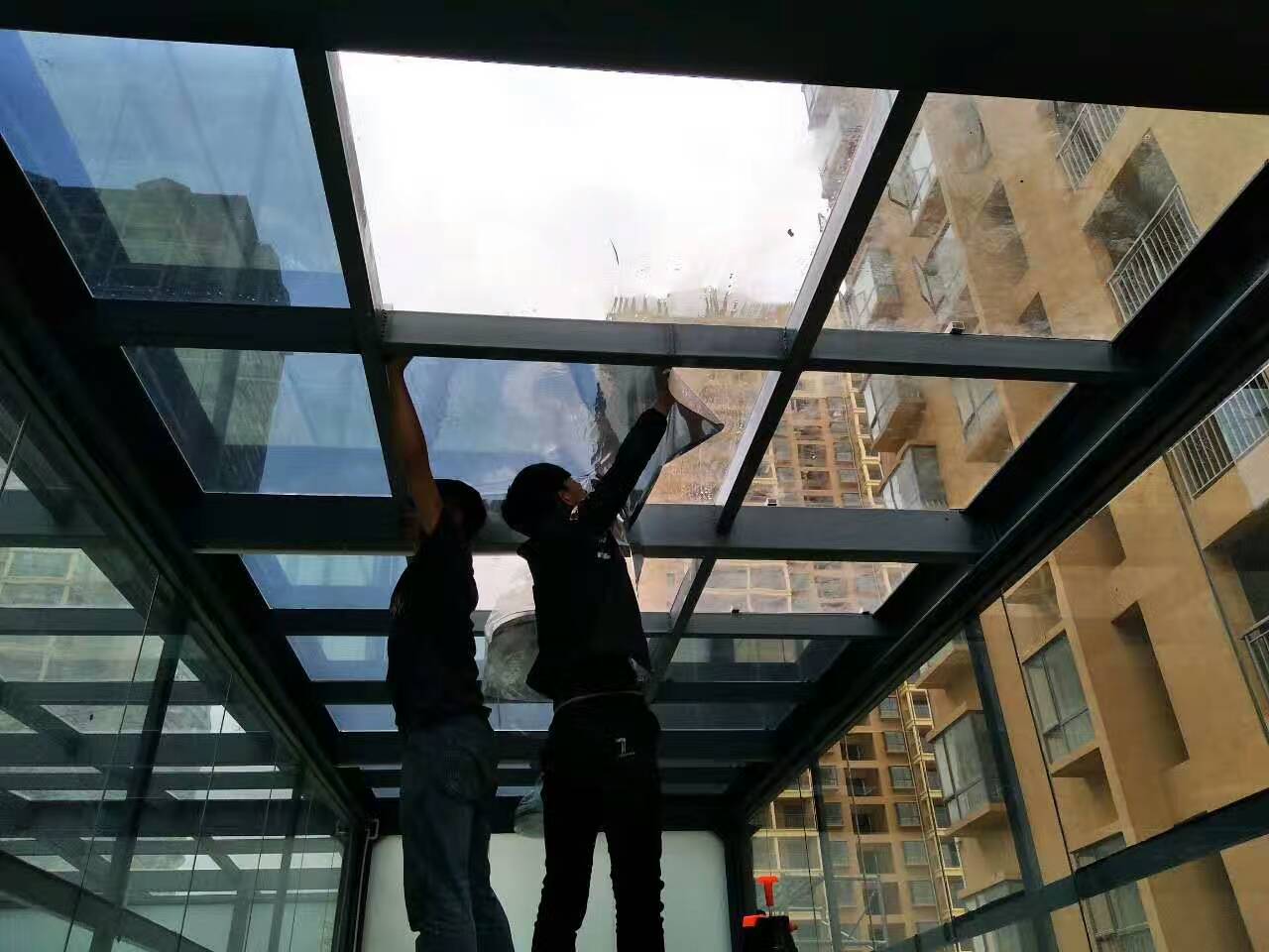 昆明玻璃贴膜恒嘉膜业建筑玻璃膜玻璃贴膜上门安装价格