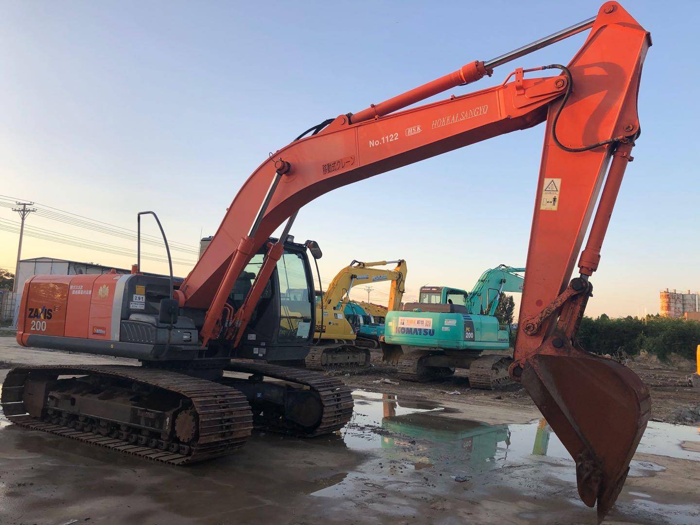 日立200二手挖掘机手续齐全价格美丽