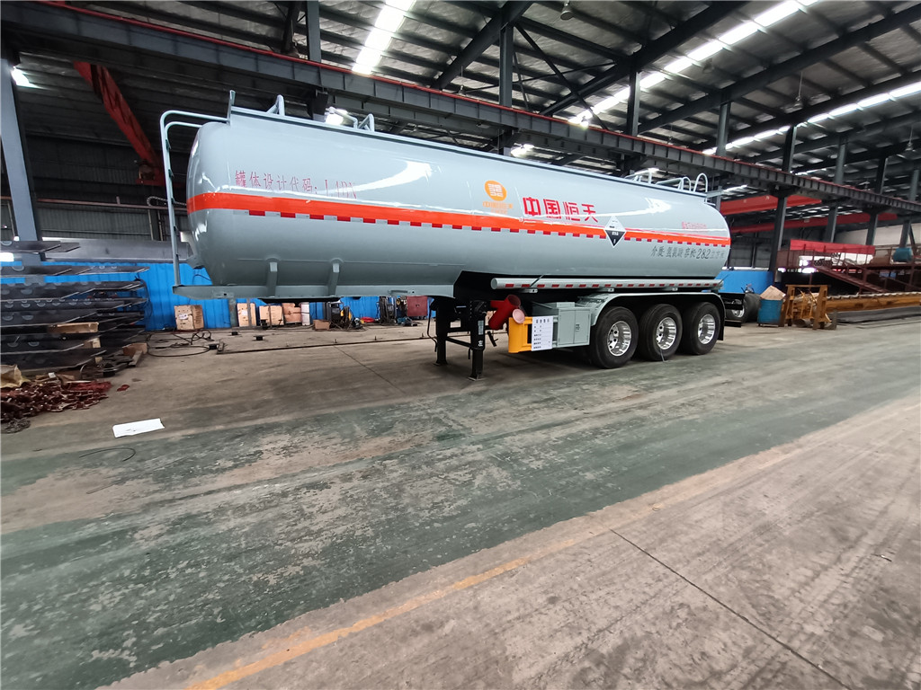 28方盐酸槽罐车32吨8类危货槽罐车