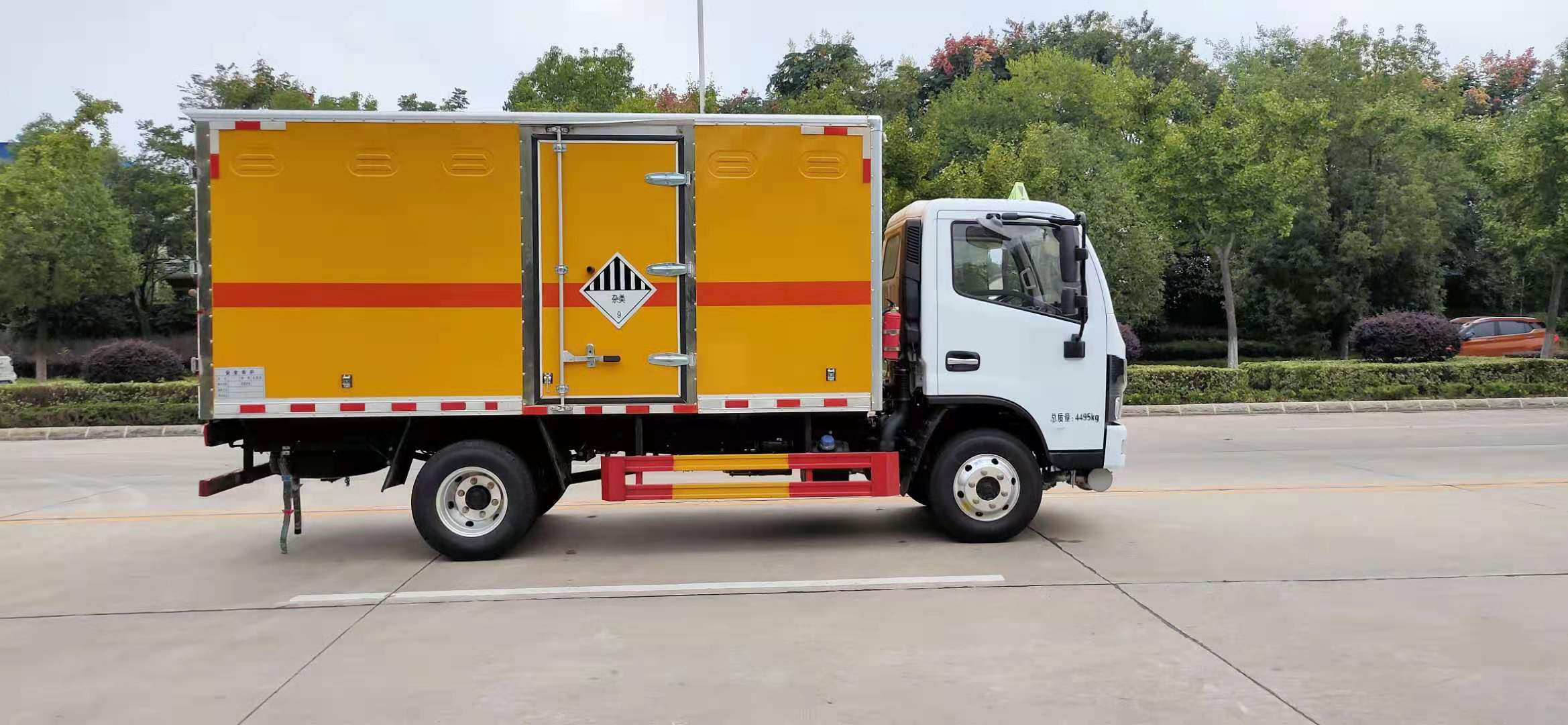 国六东风凯普特k7危货车 额载7吨气瓶运输车