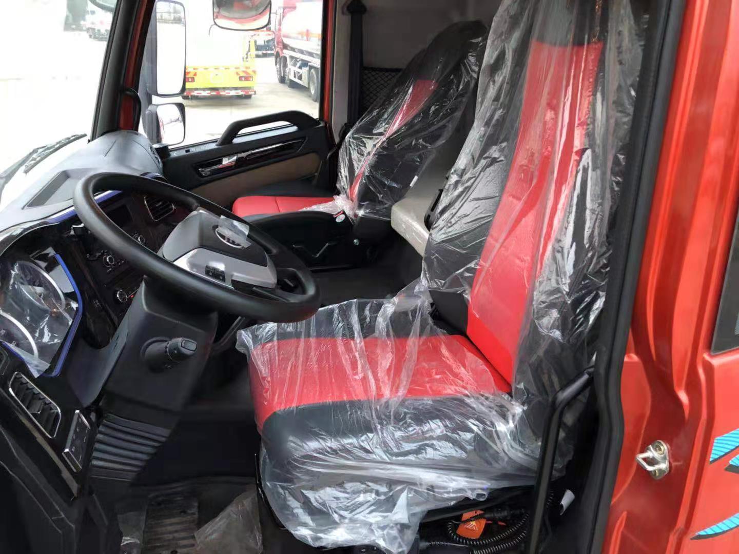 悍v2.0平地板高顶驾驶室全浮(四点空气悬置)