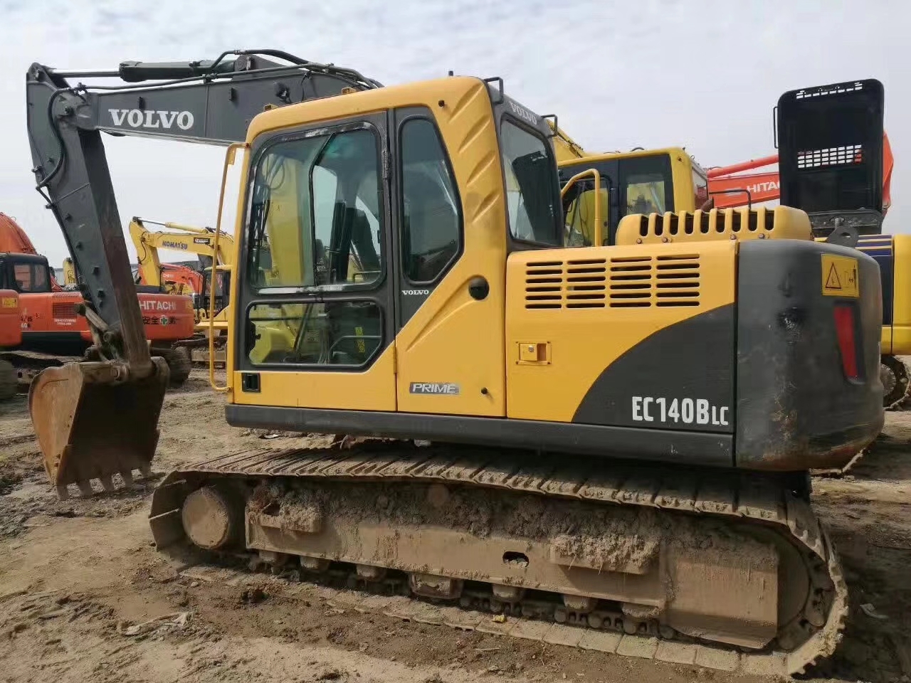 沃尔沃140b二手挖掘机集性能舒适度一体