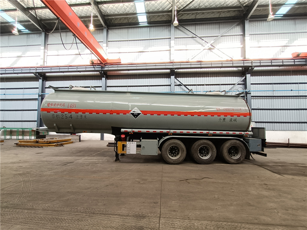 26方液碱槽罐车 楚风牌32吨槽罐车