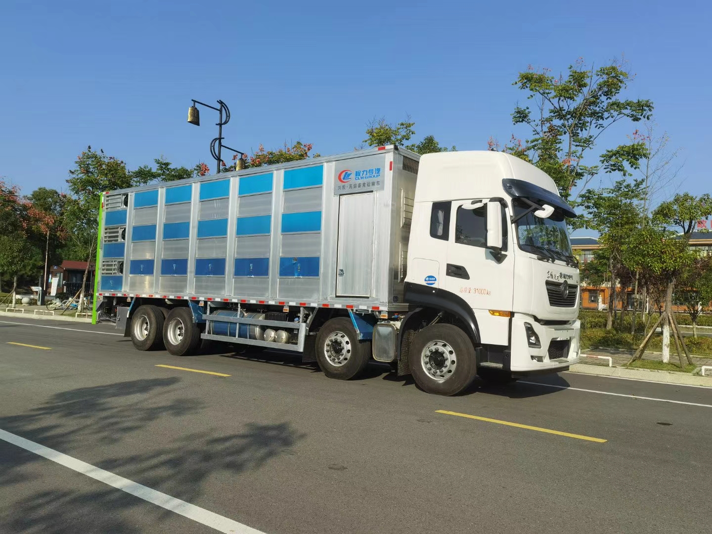 长沙东风天龙9.6米空调恒温保温拉猪车 种猪长途运输 商品猪运输