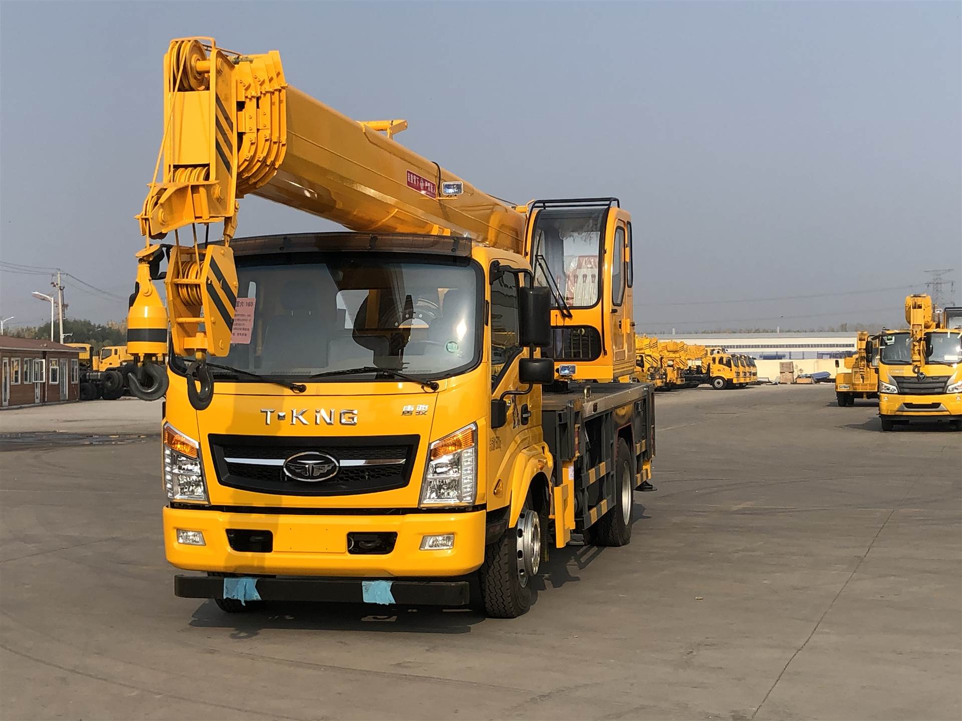 12吨吊车-12吨东风汽车吊咸阳吊车.