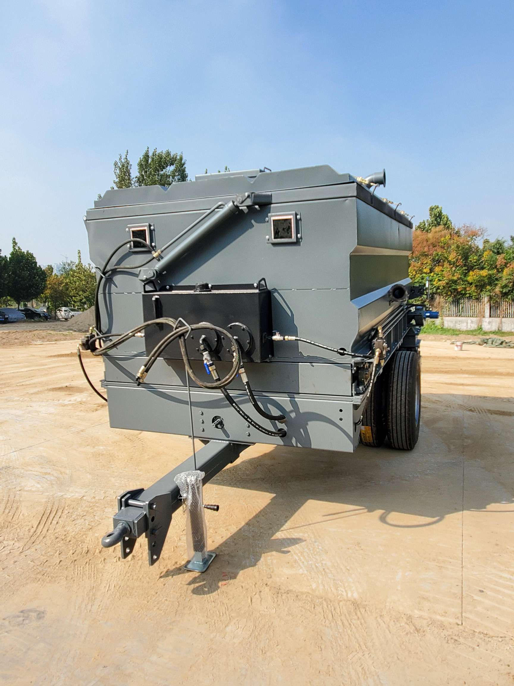 吉田白灰撒布车撒白灰的车子