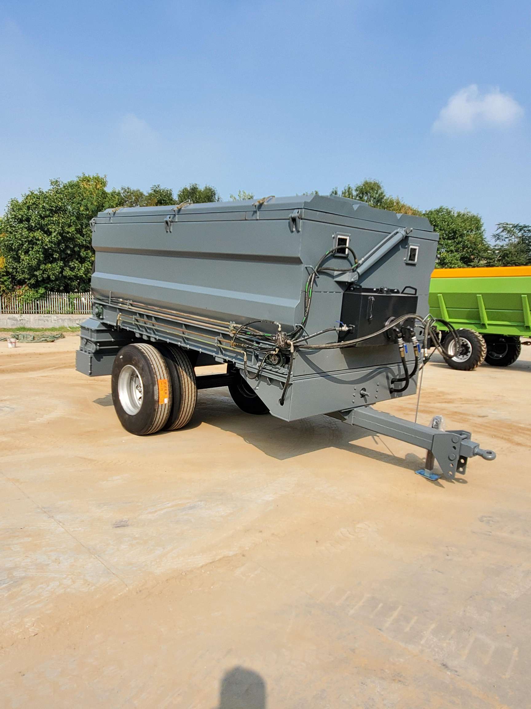 吉田白灰撒布车撒白灰的车子