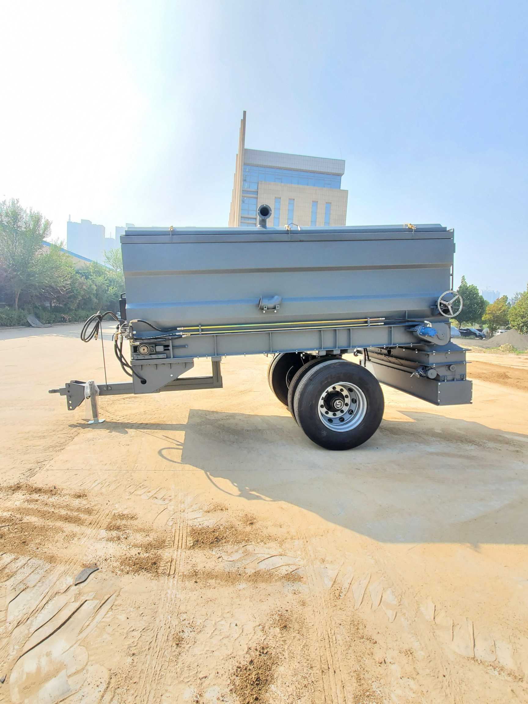 吉田白灰撒布车撒白灰的车子