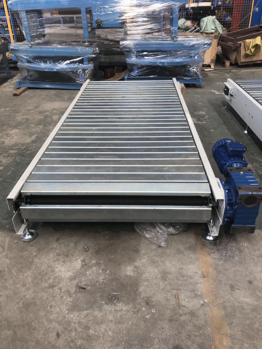 自动化设备有限公司供应的链板输送机(板链式输送机)结构由动力传动