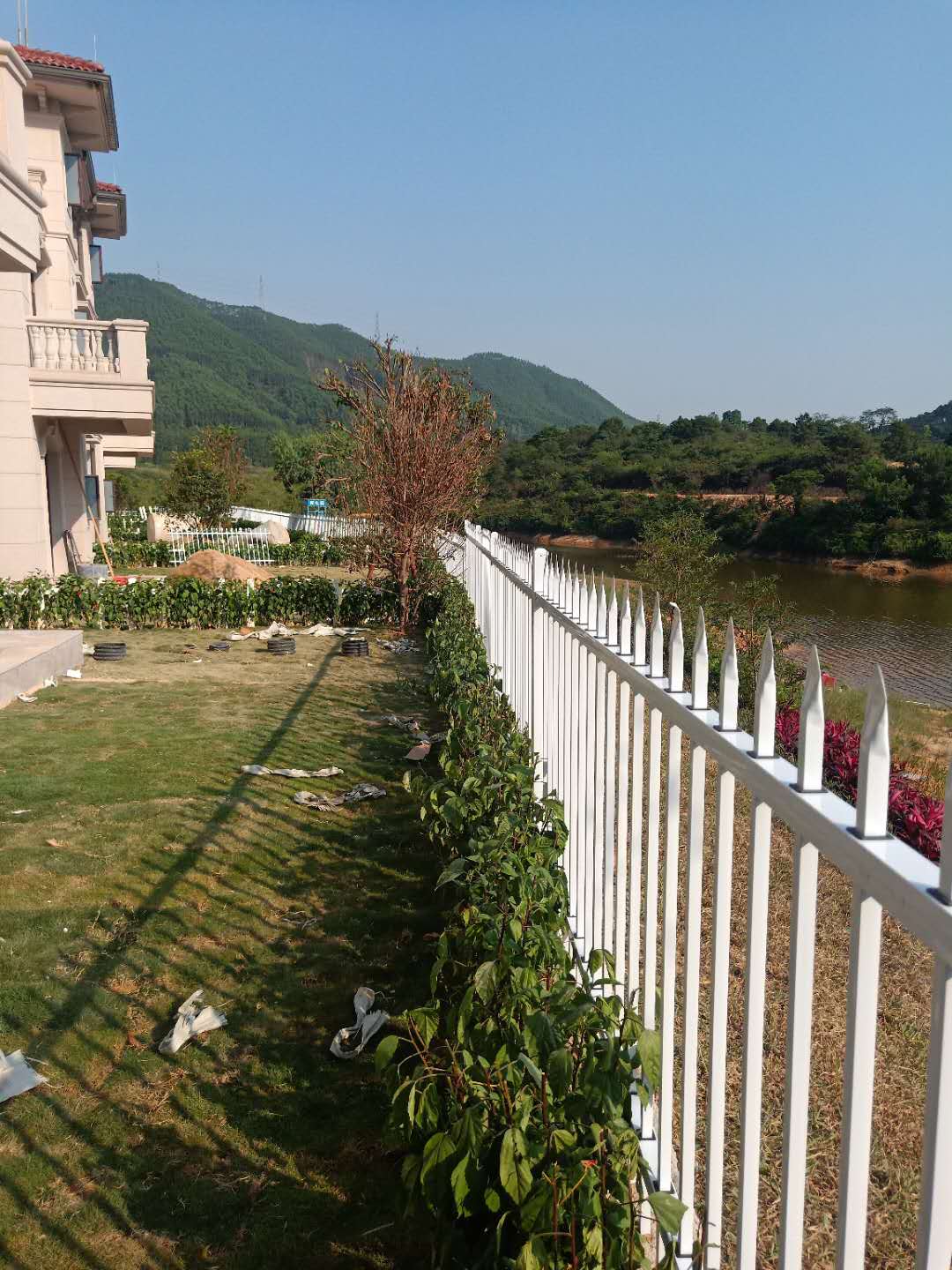 庭院鱼池防护栏,庭院鱼池防护网_大山谷图库